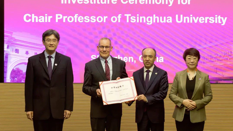 Dr. Charles Lieber officially joined Tsinghua University and Shenzhen Medical Academy of Research and Translation!